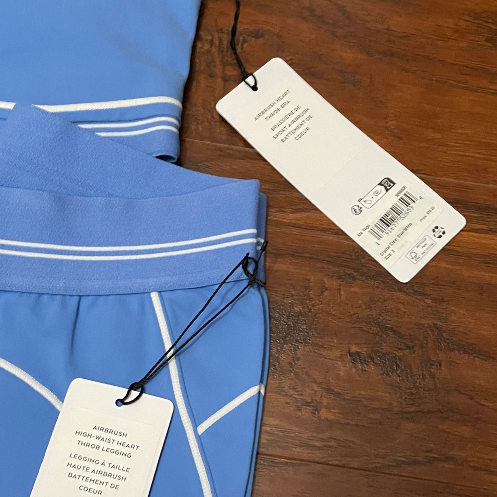NWT alo yoga airbrush heart throb bra and legging set crystal blue size small - Picture 4 of 12